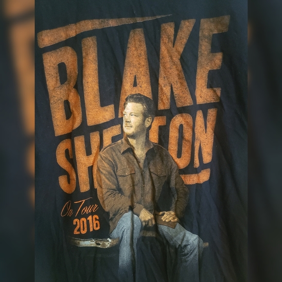 2016 BLAKE SHELTON "On Tour" Concert T-Shirt M - Picture 2 of 7